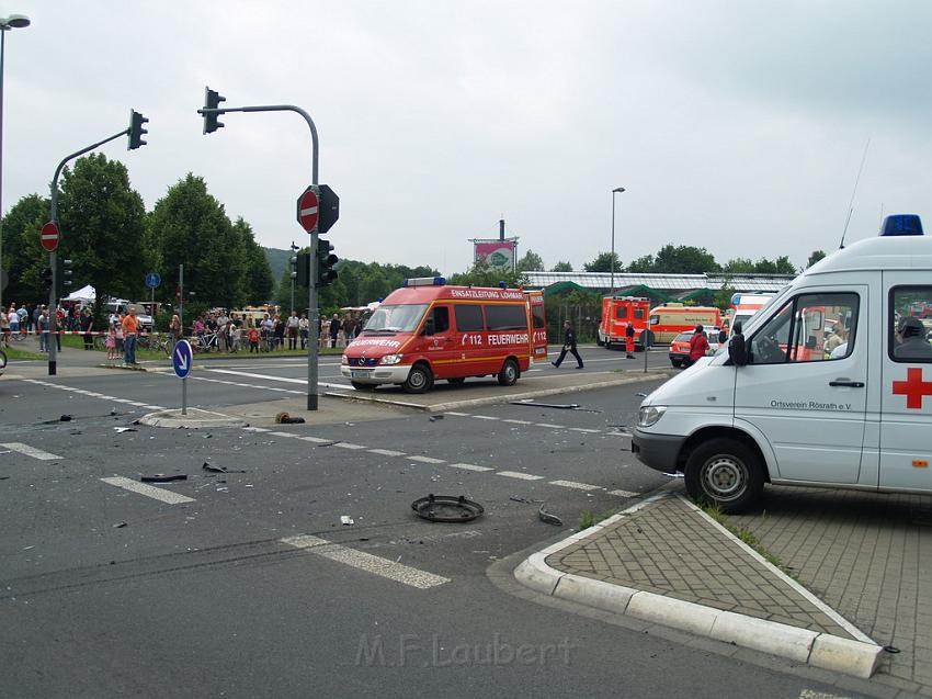 Schwerer Unfall mit Reisebus Lohmar Donrather Dreieck P343.JPG